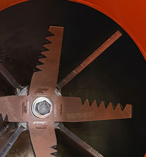 Hardox shredder blade for improved material reduction