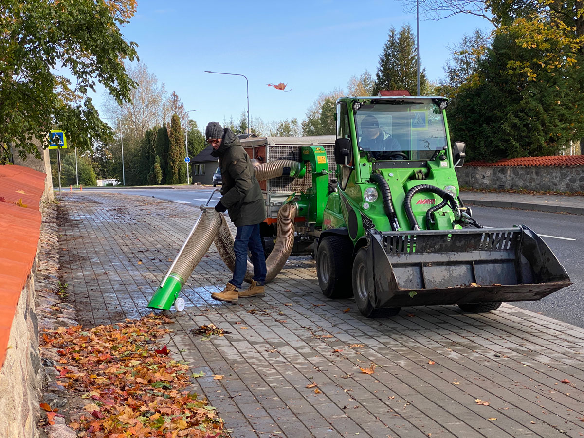 Foresteel Leaf Trailer being used with Handheld Suction Nozzle to collect leaves in city environment. Showing how the compact machine helps municipalities work more efficiently.