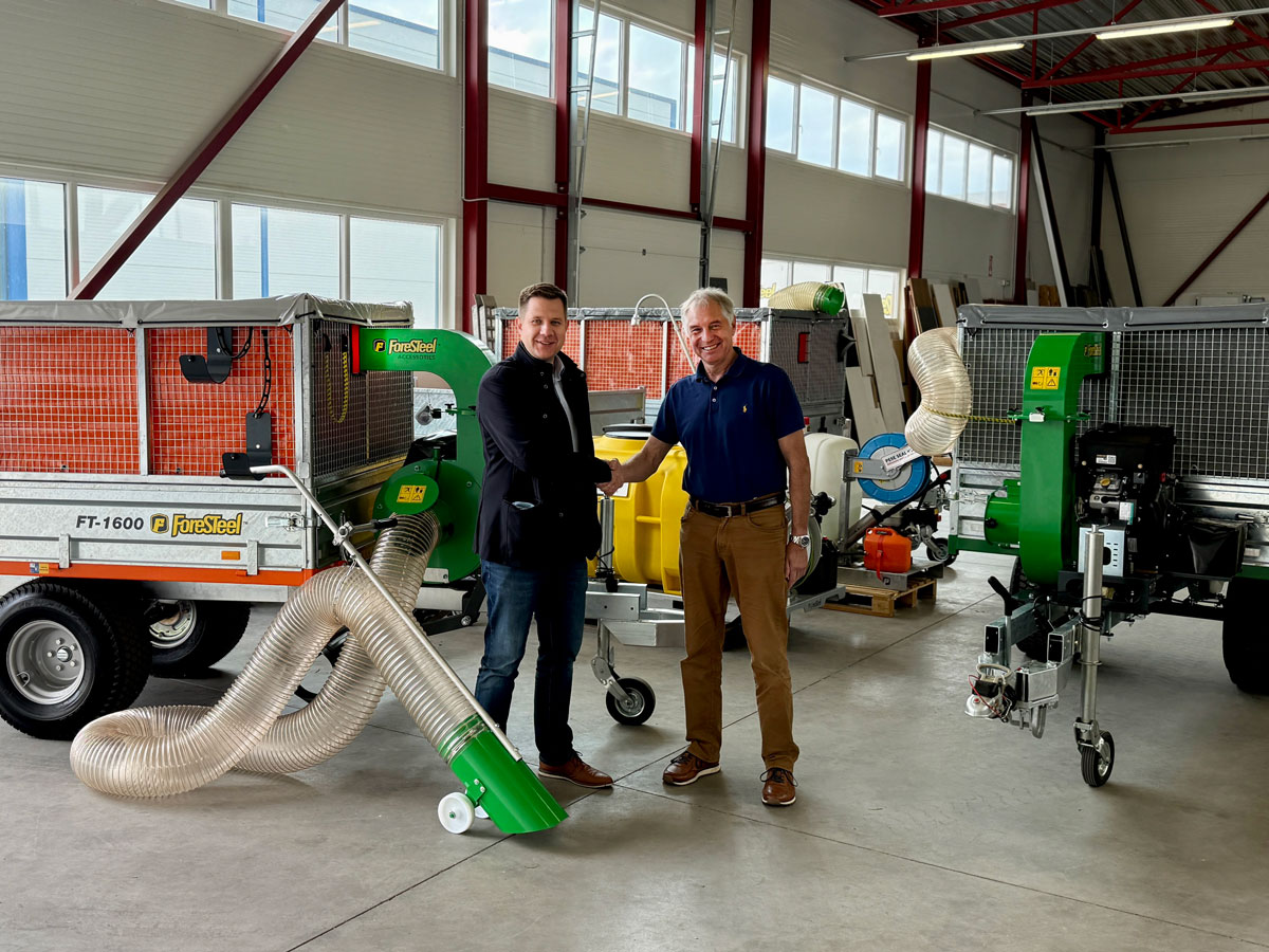 "Foresteel CEO Argo Rossner (left) welcomes Theo Höfgen (right) to the team."