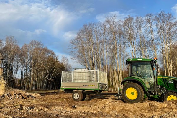 Foresteel-FT-2200-trailer-with-john-deere-169
