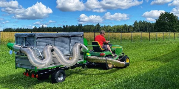 Foresteel-FT-600-Leaf-Trailer-w-JD-mowing-deck-setup