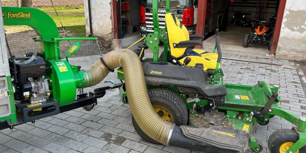Foresteel-FT-600-Leaf-Trailer-with-John-Deere-Ztrak-01