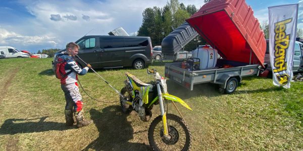 Foresteel-PW-300-mobile-pressure-washer-dirtbike-2
